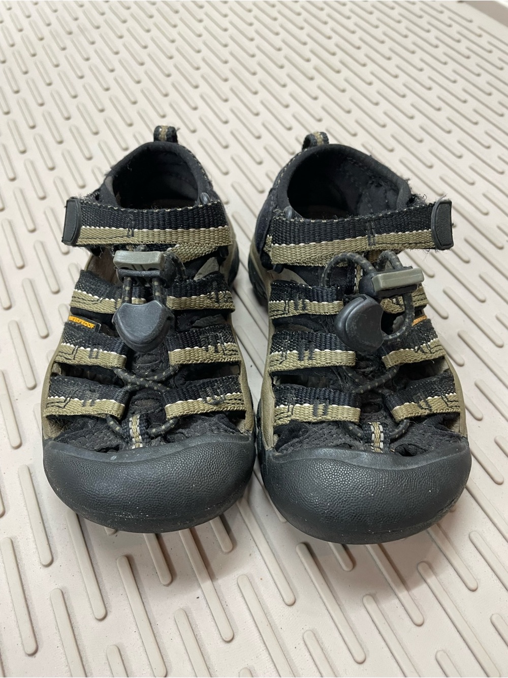 KEEN Newport H2 Sandals Toddler Size 9 Black Olive Good Waterproof Sport Shoes